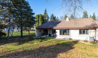8 FIESTA Ct E, Appleton, WI 54911