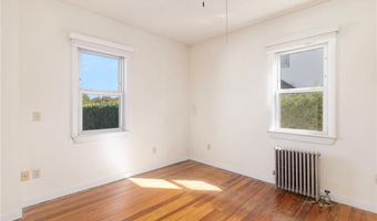 82 Clemence St, Cranston, RI 02920