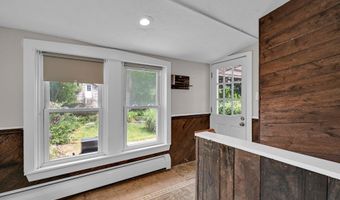 33 S 11TH St, Akron, PA 17501