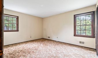 19 Galloping Cir, Belford, NJ 07718