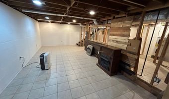 106 SHORE Dr, Big Sandy, TN 38221