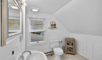 6 North Rd, Foster, RI 02825