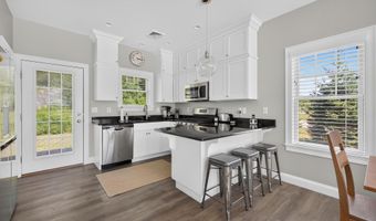 2 Kings Pine Ln, Arundel, ME 04046