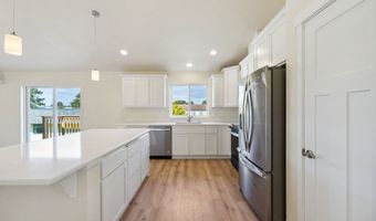 655 11th St, Bandon, OR 97411