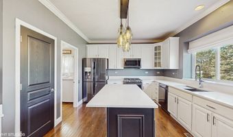 8 GEORGETOWN Ct, Algonquin, IL 60102