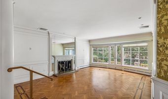 28 S Hill Dr, Cranston, RI 02920