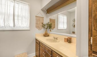1027 S Shilling Ave, Blackfoot, ID 83221