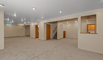 2418 Meadowridge Ct, Ann Arbor, MI 48105