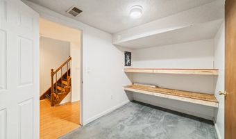 33 Bay Path Way 33, Branford, CT 06405