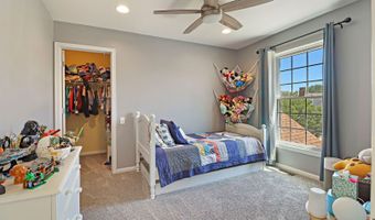 10 Hithergreen Ct, Algonquin, IL 60102