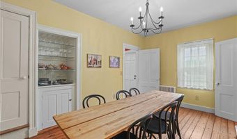671 County Rd, Barrington, RI 02806