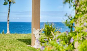 1004 N Honokala Rd B, Haiku, HI 96708