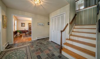10 Corbin Cir, Branford, CT 06405