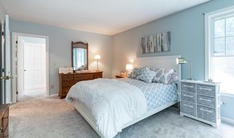 28 Woodland Dr, Amherst, NH 03031