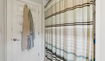2 Winsome Lea Rd, Falmouth, ME 04105