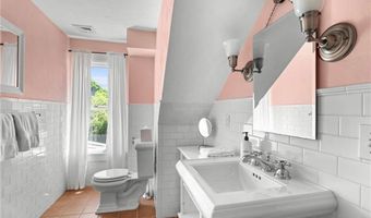 3 Hazard Ave, Newport, RI 02840