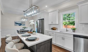 41 Avondale Ln, Aberdeen, NJ 07747