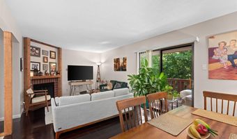 2376 Hiddengarden Ct, Ballwin, MO 63021