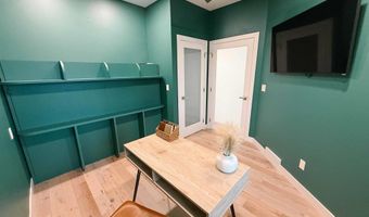 1002 Abby Rd, Alton, IA 51003