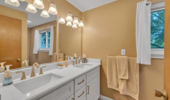 2840 Tuebingen Pkwy, Ann Arbor, MI 48105