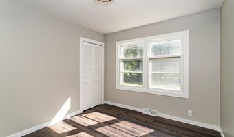 228 Hilltop Rd, Ames, IA 50014