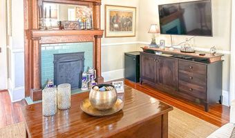 142 4th St, Apalachicola, FL 32320