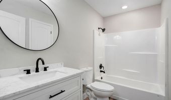 401 E Crescent St, Aurora, MO 65605