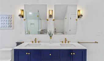 11 Sunshine Ct, Newport, RI 02840