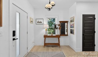 1608 Chippendale Rd, Charlotte, NC 28205
