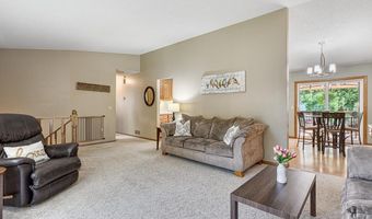1443 Mckinley Ct, Anoka, MN 55303