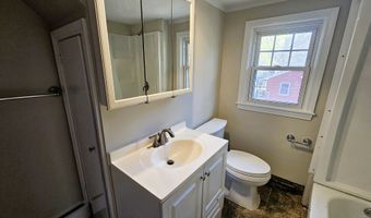 35 Meadow Rd, Clinton, CT 06413