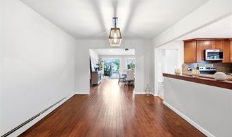 12 S Bay Ave, Amityville, NY 11701