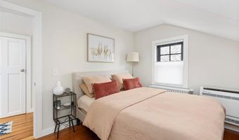 29 Bacheller St, Newport, RI 02840