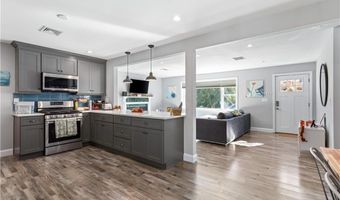 4 James St, Middletown, RI 02842