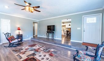 4506 Chateau Dr, Albany, GA 31721