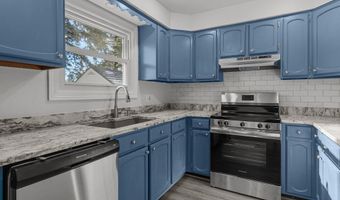 701 E LONGVIEW Dr, Appleton, WI 54911