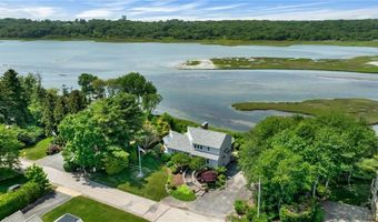 96 Starr Dr, Narragansett, RI 02882