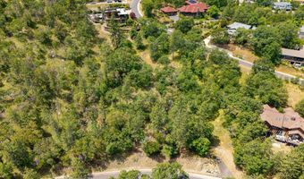 390 Strawberry Ln, Ashland, OR 97520