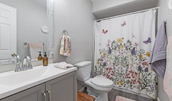 393 Mohegan Cir 393, Andover, NJ 07848
