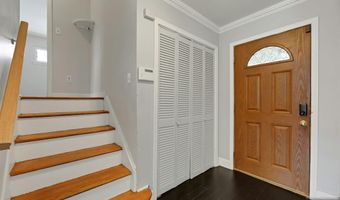 556 Sandra Pl, Teaneck, NJ 07666
