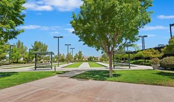 10351 Lakeshore Dr, Apple Valley, CA 92308