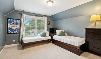 907 S Vail Ave, Arlington Heights, IL 60005