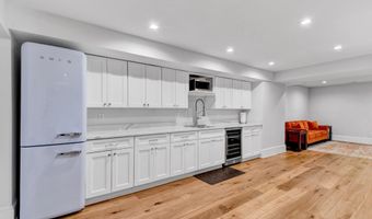 7601 PERSIMMON TREE Ln, Bethesda, MD 20817