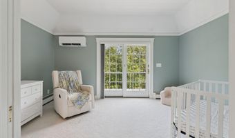 4 Victoria Ln, Falmouth, ME 04105