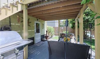 52 Urquhart St, Cranston, RI 02920