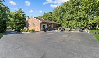 687 Hopping Rd, Belford, NJ 07718