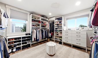 12 S Bay Ave, Amityville, NY 11701