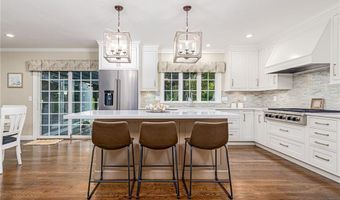 36 Beauchamp Dr, North Kingstown, RI 02874
