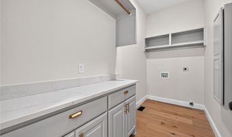 17 Sandhurst Dr, Bella Vista, AR 72714