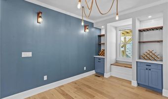 20 Summer St, Newport, RI 02840
